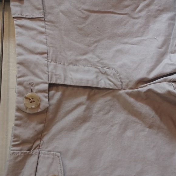 BANANA Republic khaki  cargo type shorts.  Size 2. Good used condition,  no flaw - Picture 1 of 12